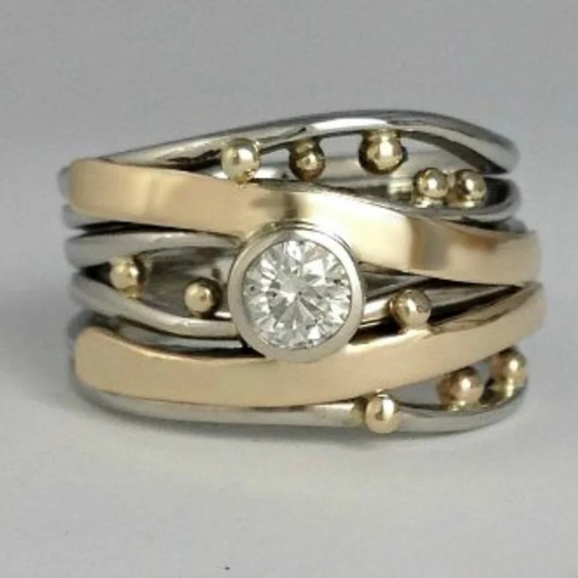 Anillo Clásico de Zirconia Incrustada en Oro