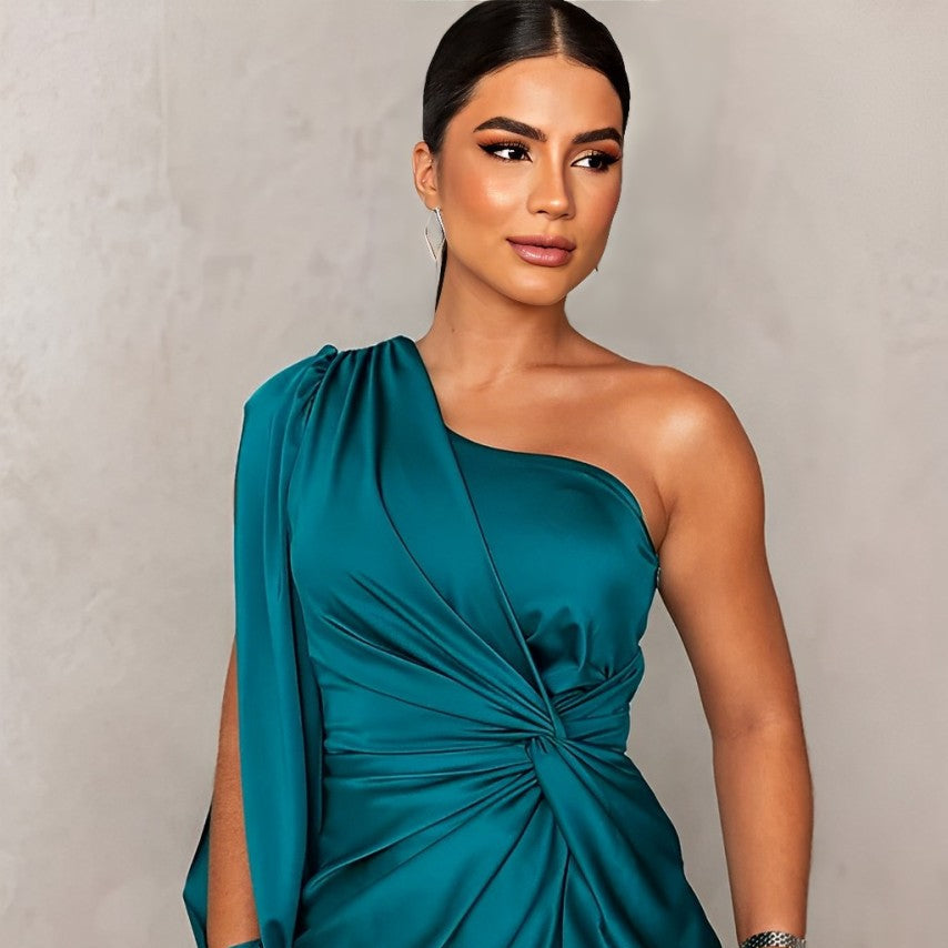Vestido Elegante Asimétrico con Abertura