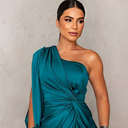 Vestido Elegante Asimétrico con Abertura