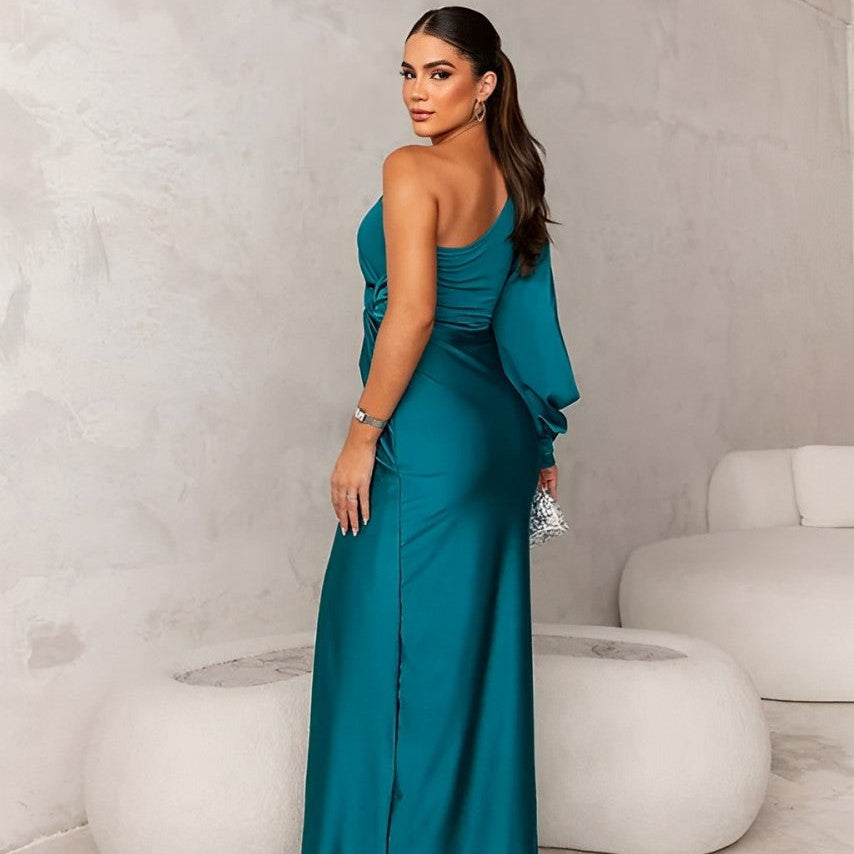 Vestido Elegante Asimétrico con Abertura