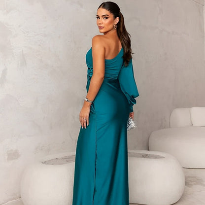 Vestido Elegante Asimétrico con Abertura