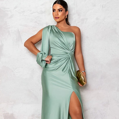 Vestido Elegante Asimétrico con Abertura