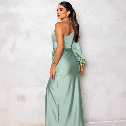 Vestido Elegante Asimétrico con Abertura